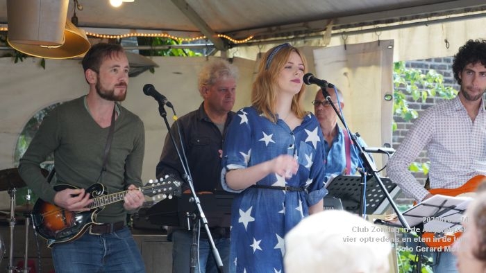 DSC09090 Club Zondag in de Azijnfabriek in de tuin 5juli2020 foto Gerard Mont E web